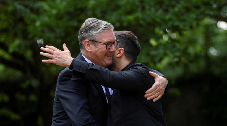 Si Britania e zëvendësoi SHBA-në duke u bërë “personazhi negativ i preferuar në sytë e Rusisë”