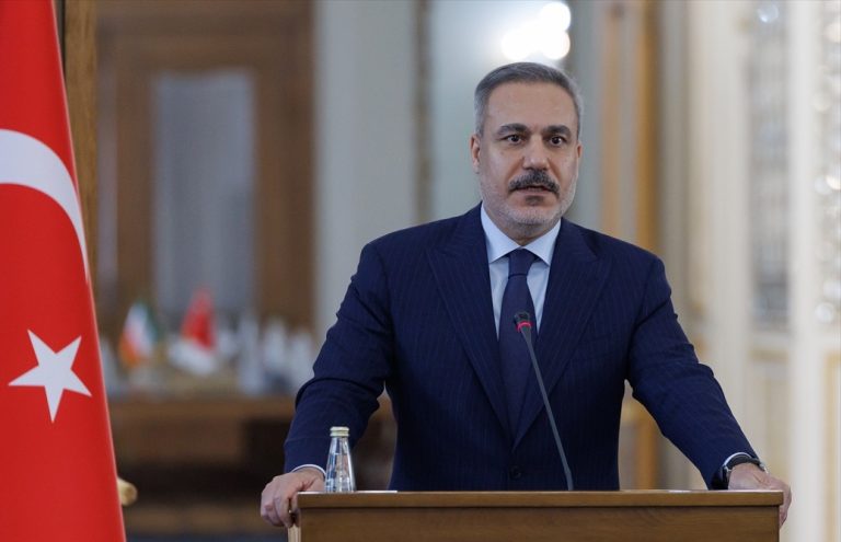 Fidan i Turqisë thotë se administrata dhe forca policore e Gazës duhet të vijnë përpara çarmatosjes së Hamasit